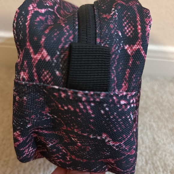 NWT Hurley dopp kit travel toiletry bag in vivid pink snake print - Picture 5 of 9